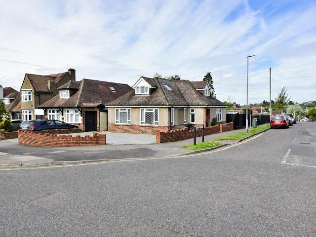 Bungalow for sale in Potters Bar, Hertfordshire