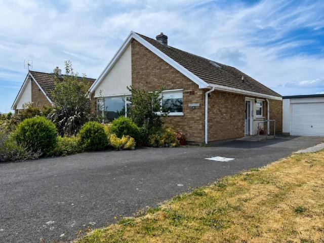 Bungalow for sale in Waunfawr, Wales