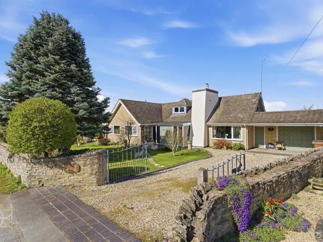 Bungalow for sale in Crookhill, Worcestershire