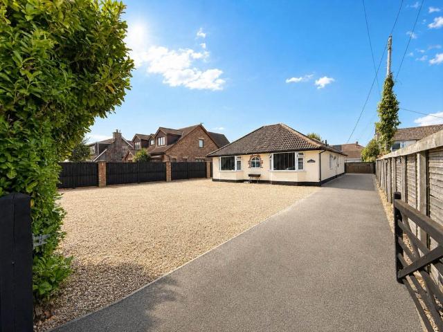 Bungalow for sale in Langford, Churchill