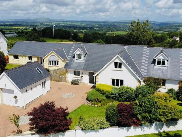 Bungalow for sale in Llanddewi Velfrey