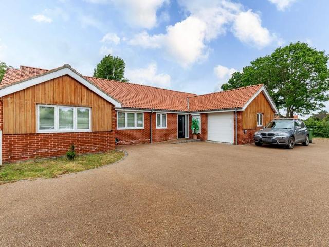 Bungalow for sale in Comers, Norfolk