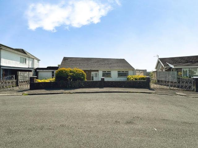 Bungalow for sale in Newcastle Higher, Wales