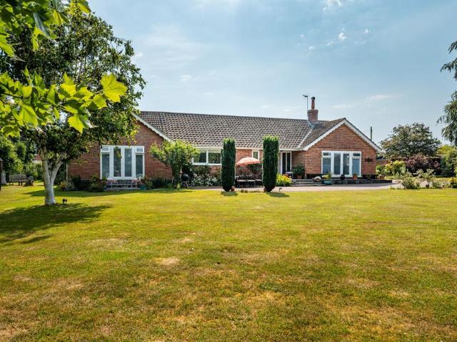 Bungalow for sale in Bedingfield, Suffolk
