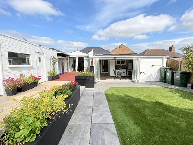 Bungalow for sale in Stotfold, Bedfordshire