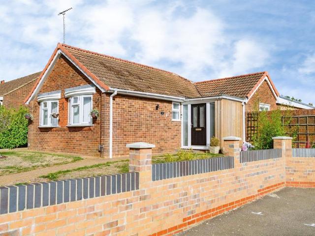 Bungalow for sale in Limbury, Luton