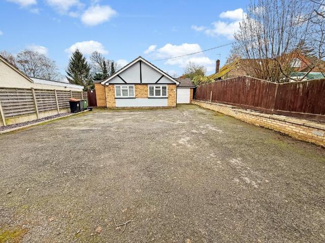 Bungalow for sale in Holywell, Studham