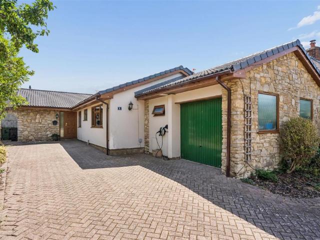Bungalow for sale in Sherington