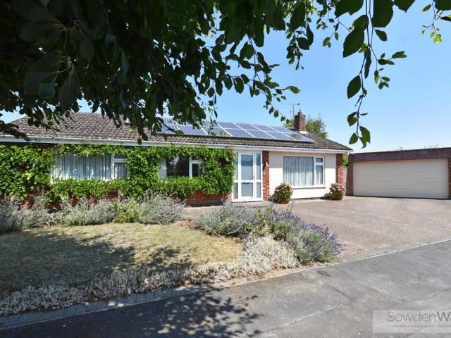 Bungalow for sale in Barholm, Lincolnshire