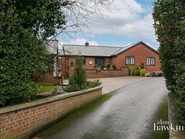 Bungalow for sale in Lyneham and Bradenstoke, Bradenstoke