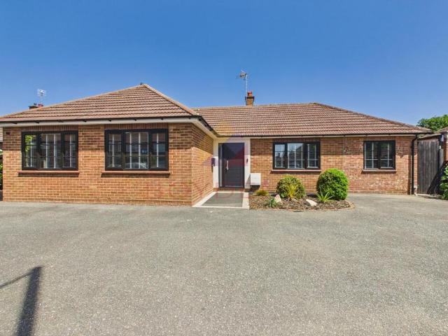 Bungalow for sale in Fordham Heath, Essex