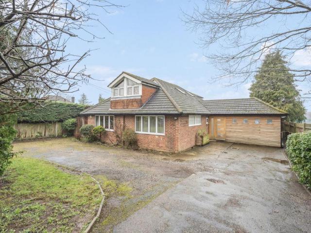 Bungalow for sale in Batchworth