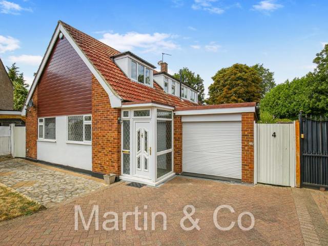 Bungalow for sale in London Borough of Croydon, Waddon