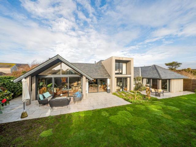 House for sale in Littlecote, West Sussex