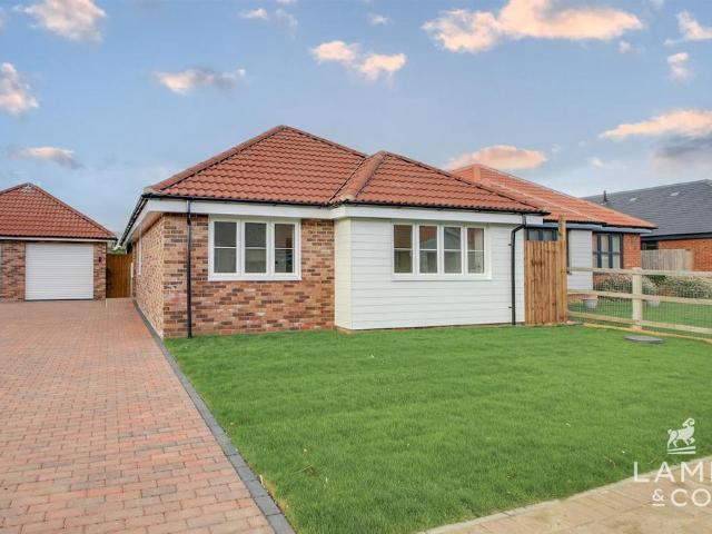 Bungalow for sale in Weeley, Dale Hill