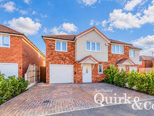 Bungalow for sale in Canvey Island, Castle Point