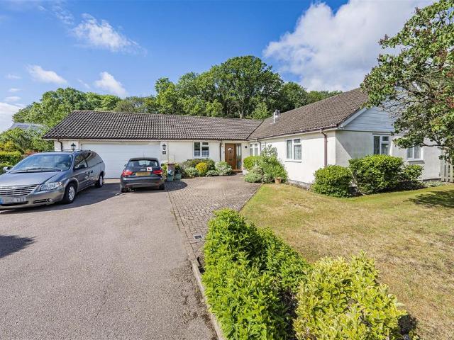 Bungalow for sale in How Wood, Five Acres