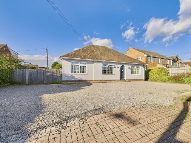 Bungalow for sale in Chelmondiston, Suffolk