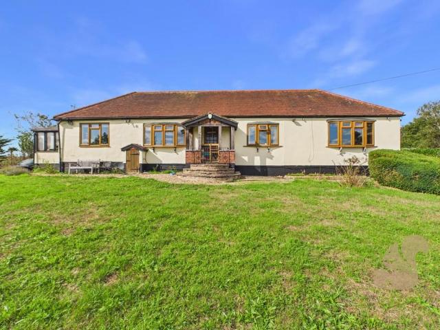 Bungalow for sale in Chipping Hill, Essex