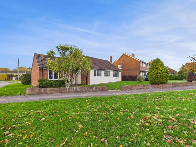 Bungalow for sale in Bedgrove, Aylesbury