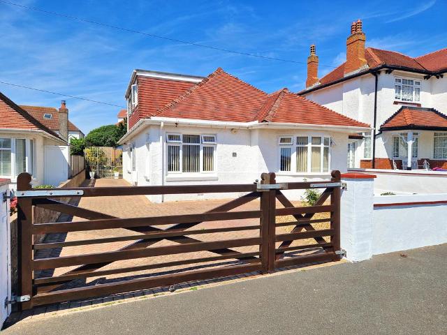 Bungalow for sale in Porthcawl, Nottage