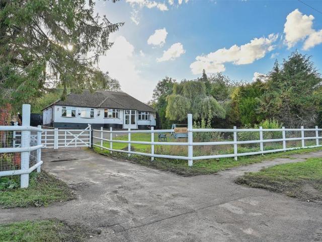 Bungalow for sale in Slip End, Central Bedfordshire