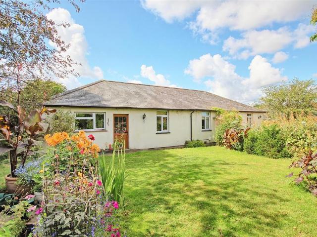 Bungalow for sale in Kings Hill, Colliers End