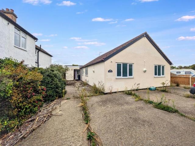 Bungalow for sale in Fordham Heath, Essex