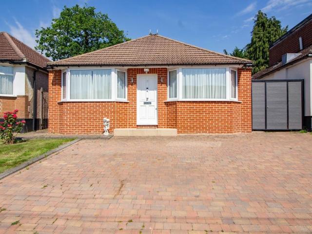Bungalow for sale in Watford Rural, Batchworth