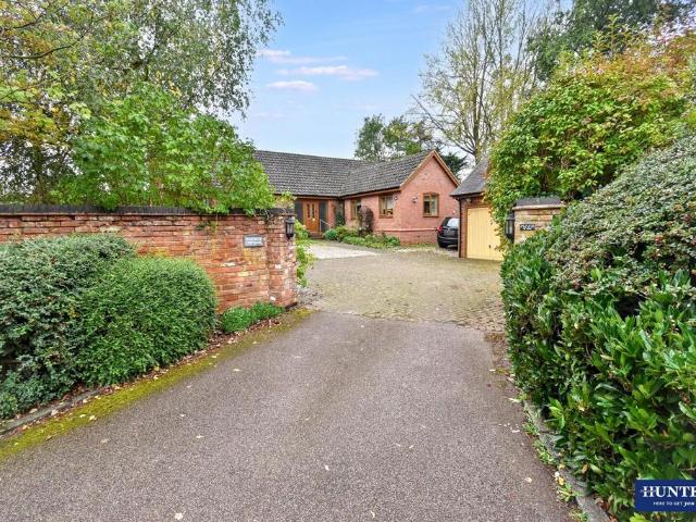 Bungalow for sale in Great Glen, Harborough