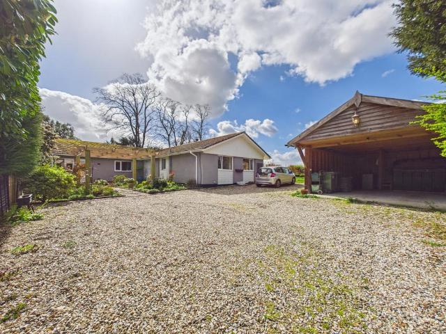 Bungalow for sale in Brimpton, West Berkshire