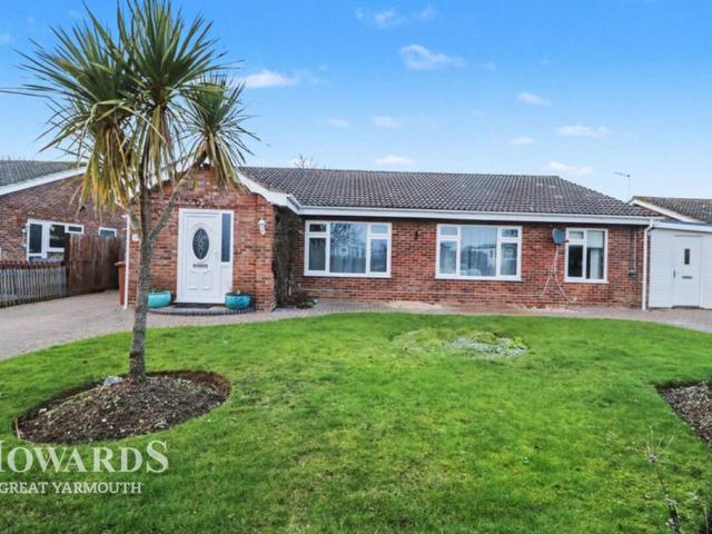 Bungalow for sale in Stokesby, Norfolk