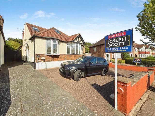 Bungalow for sale in The Hale, Greater London
