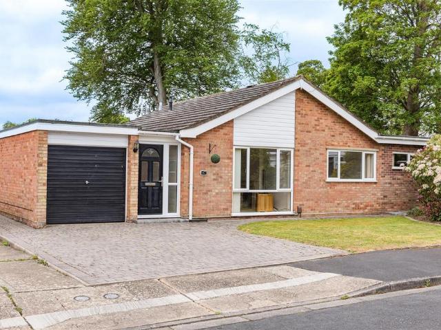 Bungalow for sale in Key Street, Suffolk