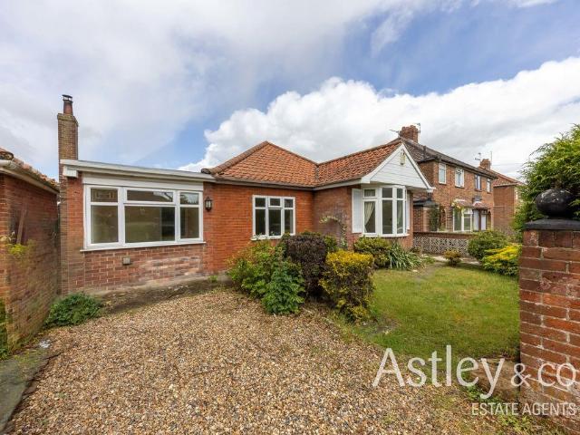 Bungalow for sale in Crostwick, Norfolk