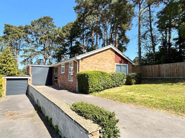 Bungalow for sale in Heatherside, Heol-las