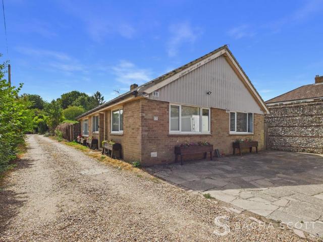 Bungalow for sale in Woodmansterne, Red Hill