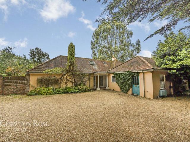 Bungalow for sale in Cranbourne, Winkfield