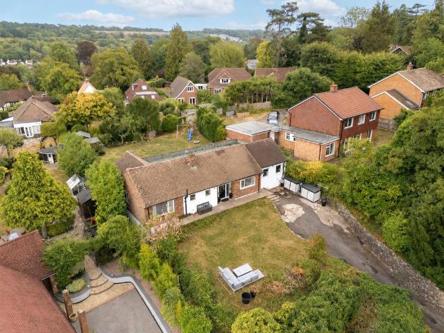 Bungalow for sale in London Borough of Croydon, Kenley
