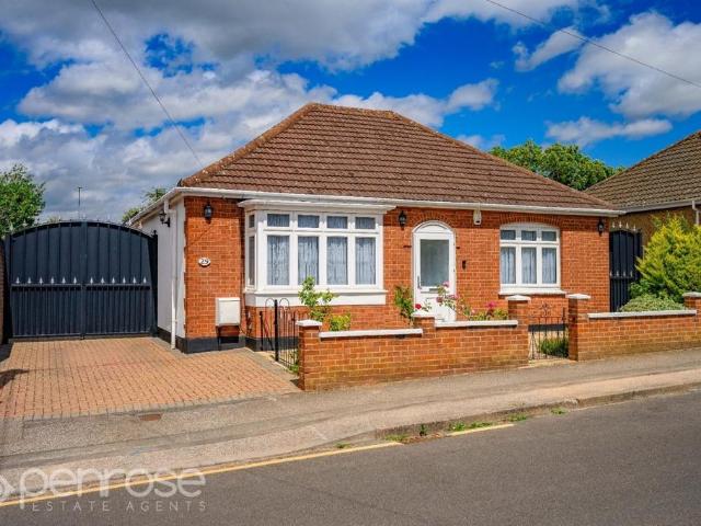 Bungalow for sale in Warden Hill, Luton