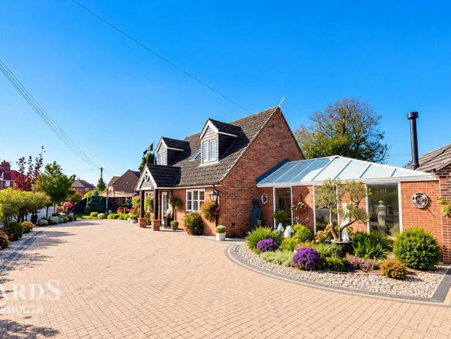 Bungalow for sale in Scratby, Great Yarmouth