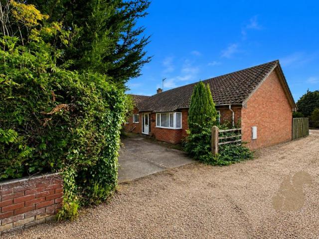 Bungalow for sale in Bedingfield, Suffolk