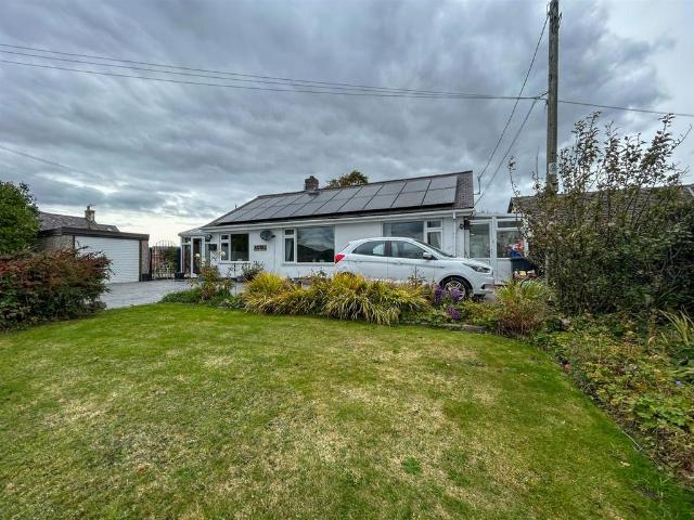 Bungalow for sale in Bwlchgwyn, Wales