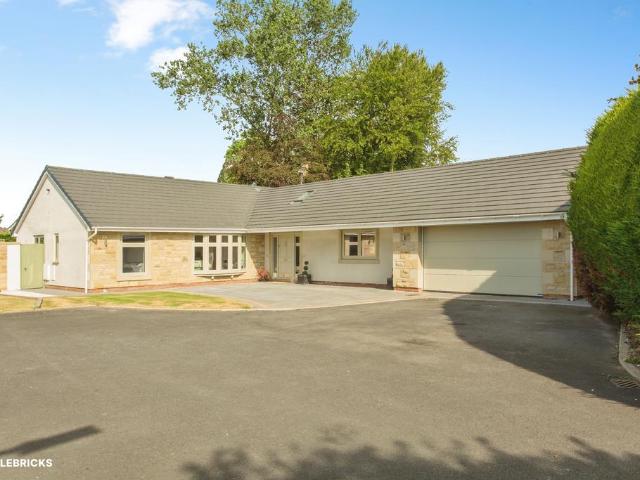 Bungalow for sale in Longton, Firbank