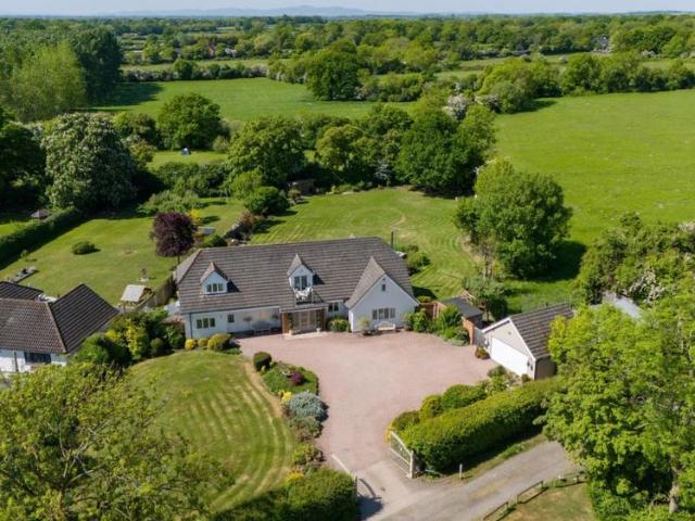 Bungalow for sale in Crookhill, Worcestershire