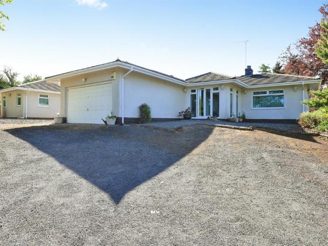 Bungalow for sale in Crookhill, Worcestershire