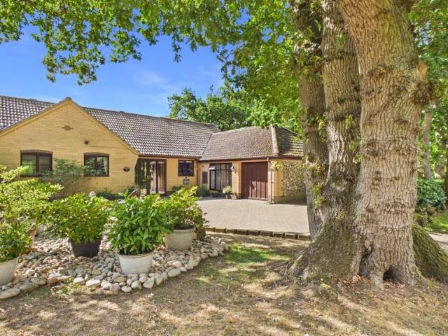 Bungalow for sale in Sicklesmere, West Suffolk