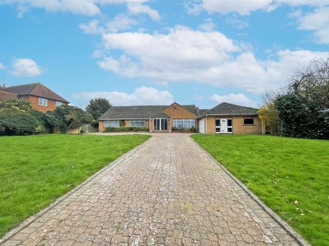 Bungalow for sale in Minster, Acol