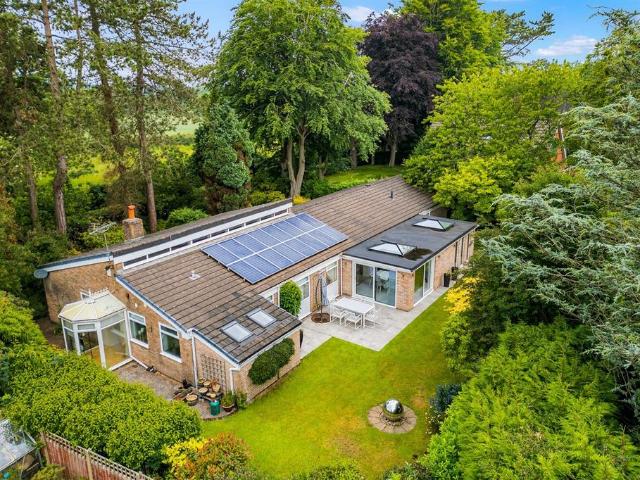 Bungalow for sale in High Legh