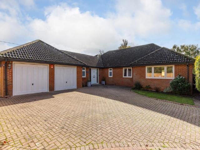 Bungalow for sale in Egypt, Winchester